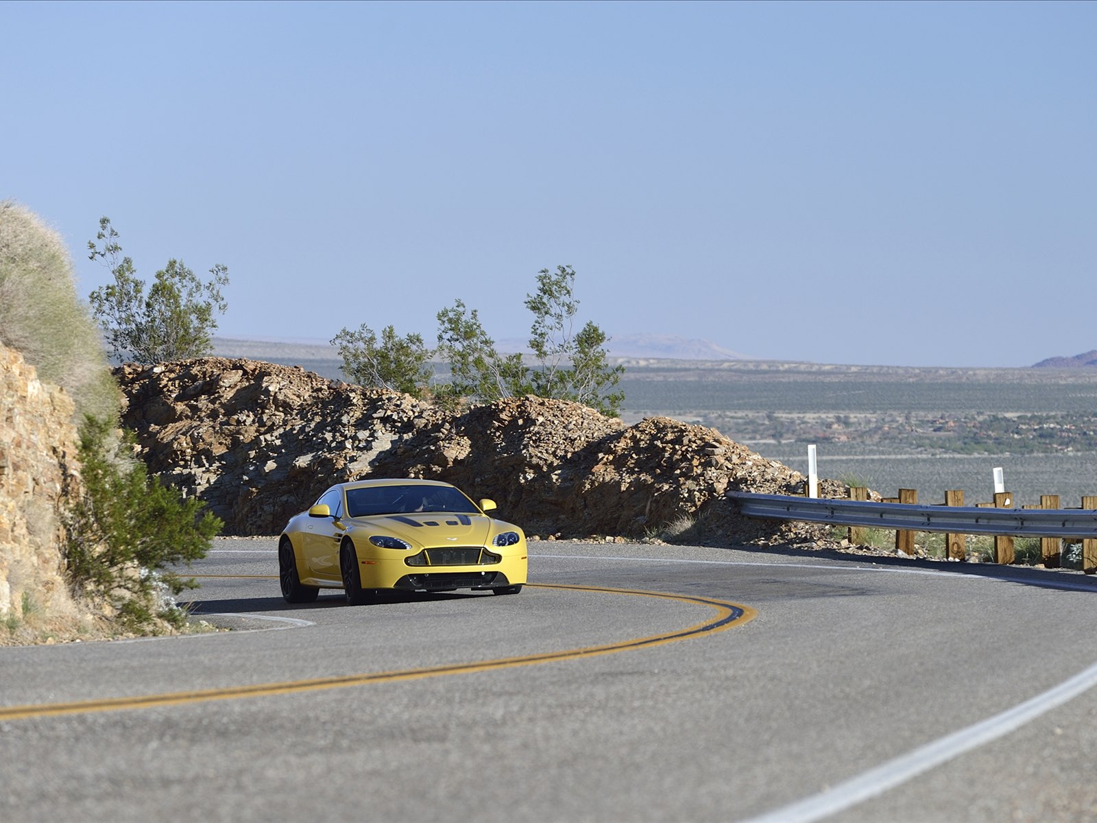 Aston Martin V12 Vantage S 2014